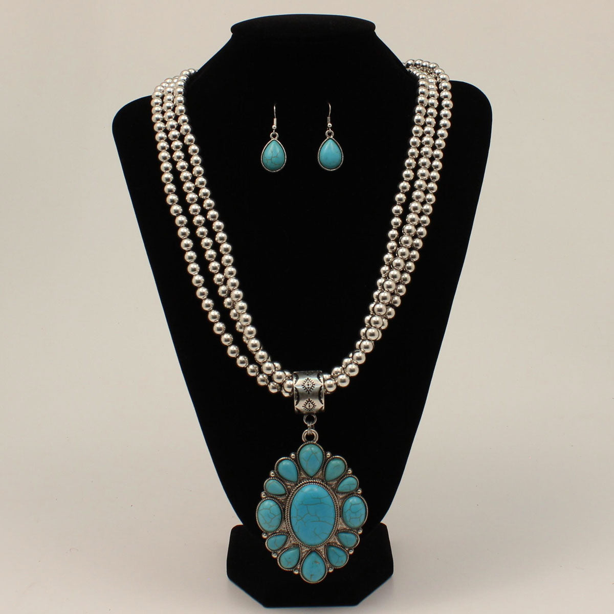 Silver strike necklace set