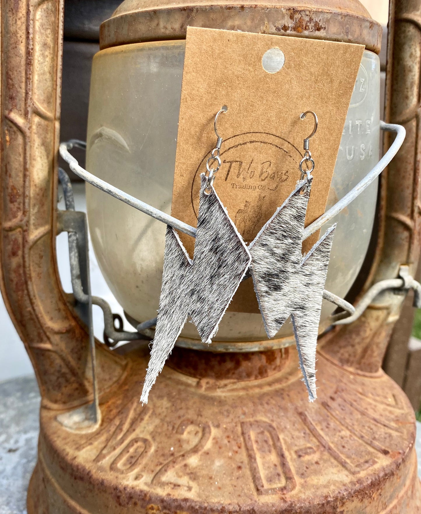 Thunder rolls earrings