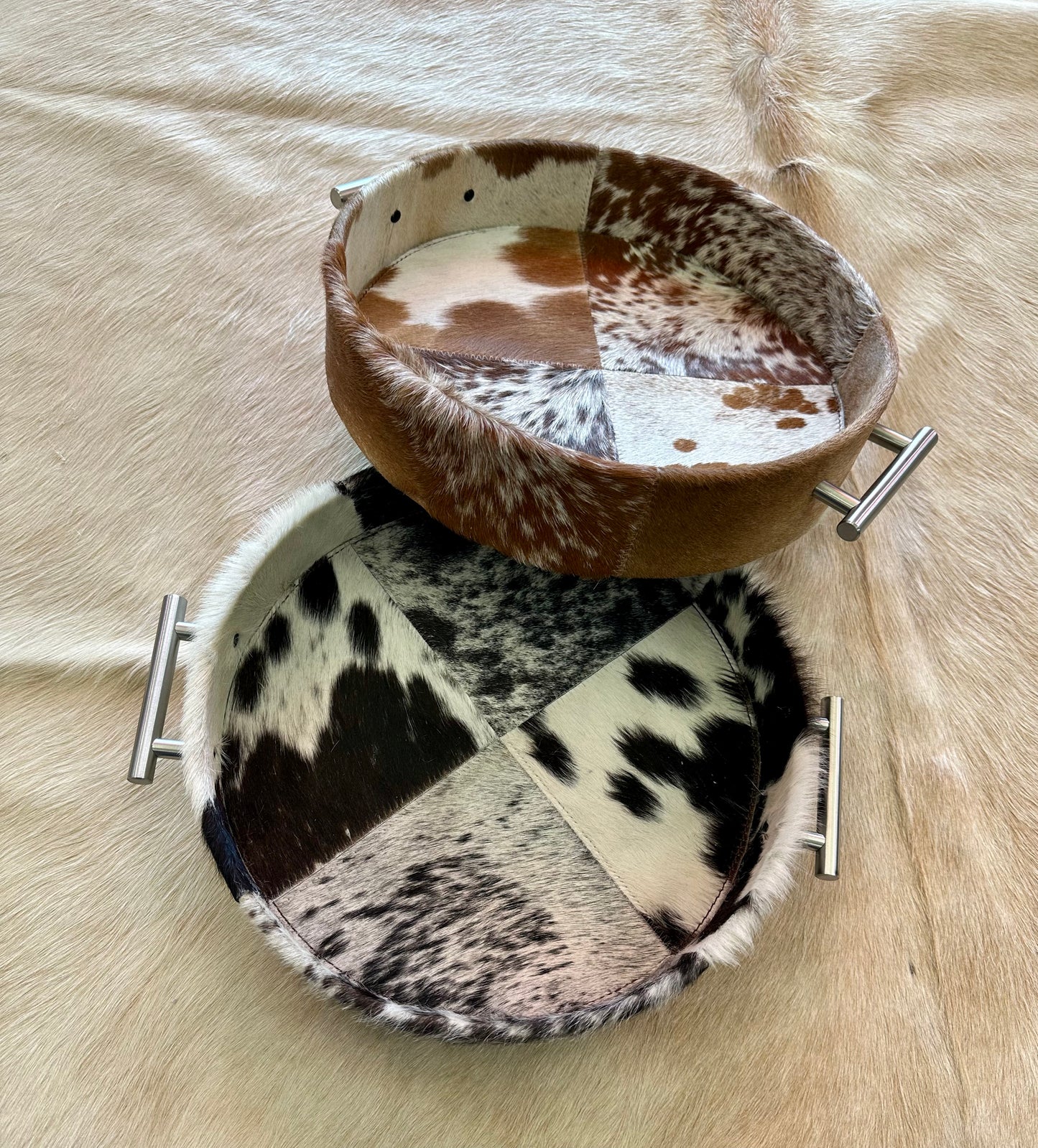 Round cowhide tray